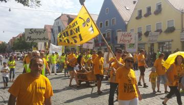 134 Menschen zeigten ihre Entschlossenheit beim Volksfestzug